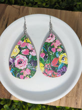 Load image into Gallery viewer, Floral Wood Earrings