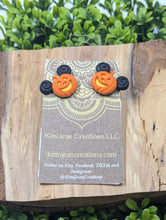Load image into Gallery viewer, Pumpkin Mickey Stud