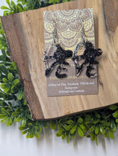 Load image into Gallery viewer, Mickey Love Resin earrings