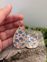 Load image into Gallery viewer, Periwinkle Wild Flower Wood Earrings