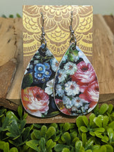 Load image into Gallery viewer, Vintage Floral Wood Earrings
