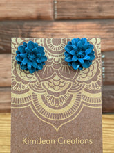 Load image into Gallery viewer, Cornflower Blue Stud Flower Earrings
