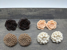 Load image into Gallery viewer, Hydrangea Flower Beige Stud Earrings
