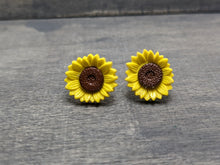 Load image into Gallery viewer, Sunflower Stud Earrings- Small
