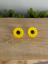 Load image into Gallery viewer, Sunflower Stud Earrings- Medium
