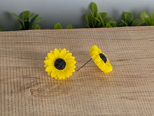 Load image into Gallery viewer, Sunflower Stud Earrings- Medium
