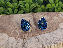 Load image into Gallery viewer, Druzy Small Teardrop stud- Blue
