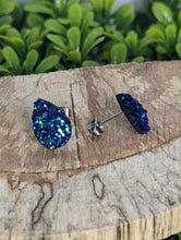Load image into Gallery viewer, Druzy Small Teardrop stud- Blue

