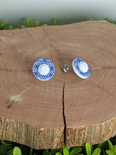 Load image into Gallery viewer, Blue &amp; White  Pattern Earrings

